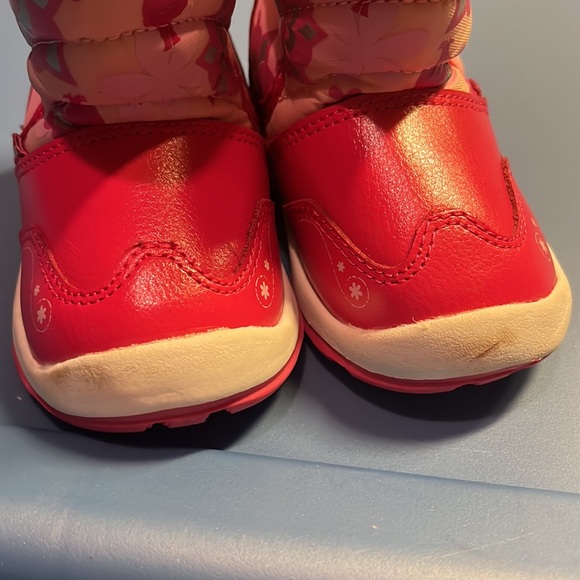 Gently worn toddler snow boot! Re-posh! - Picture 4 of 5